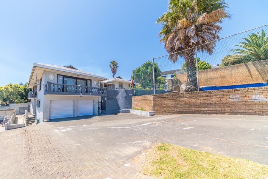 To Let 5 Bedroom Property for Rent in Loevenstein Western Cape
